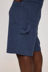 Terence ist 1,90 und trägt Größe L