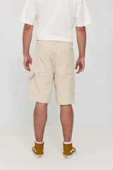 Lennox ist 1,90 und trägt Größe L