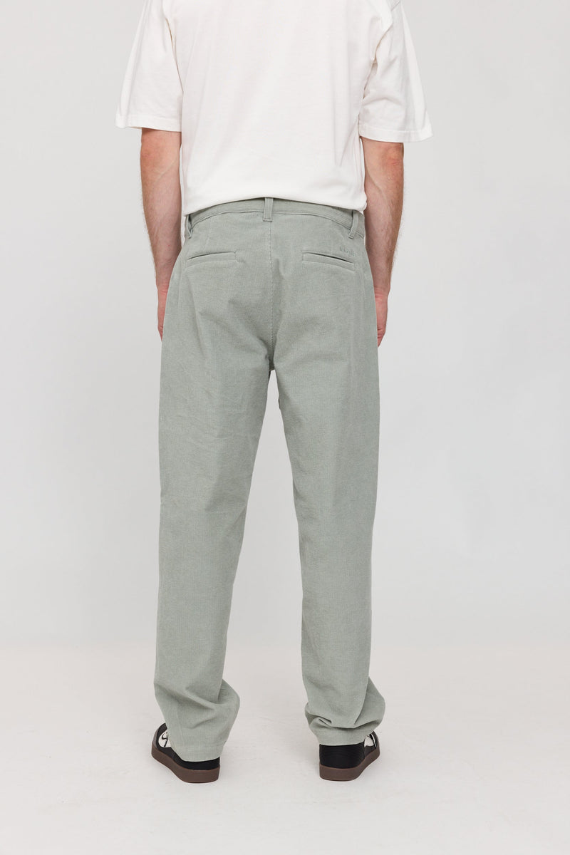 Nick ist 1,88 und trägt Größe L