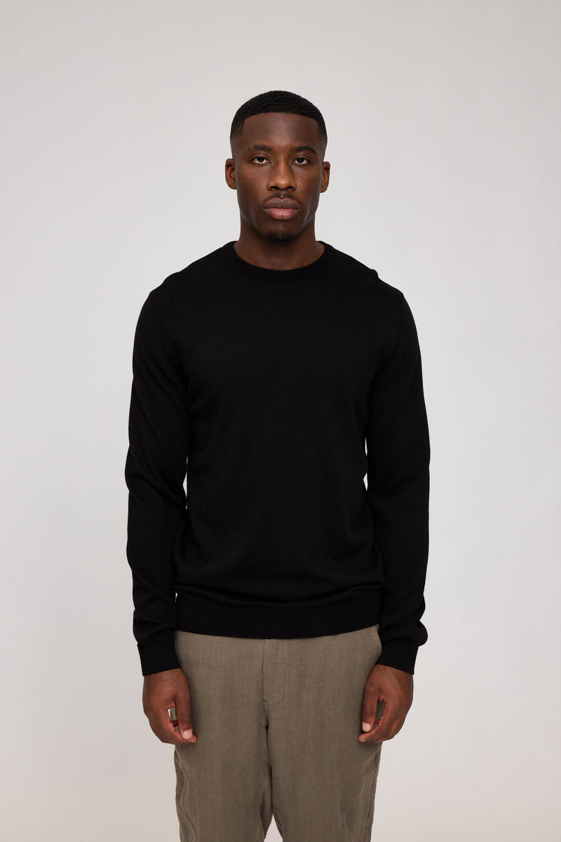 Terence ist 1,90 und trägt Größe L