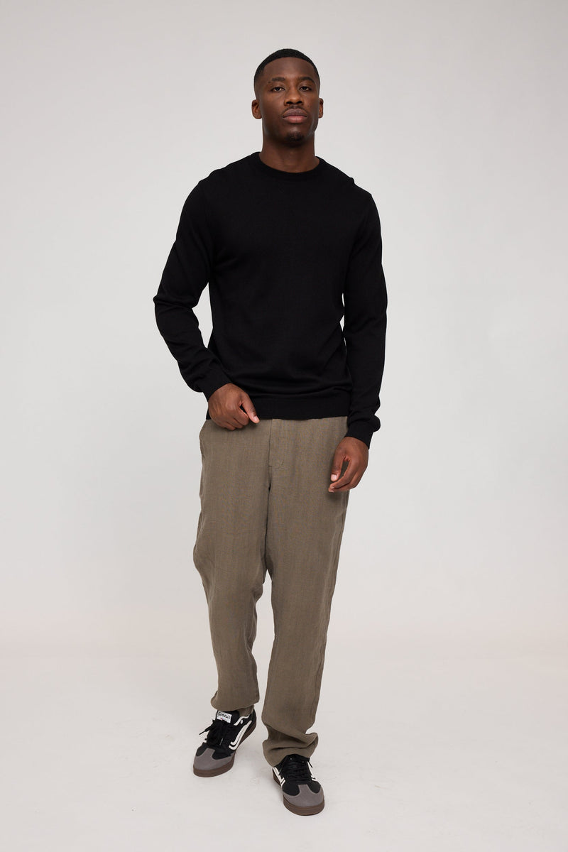 Terence ist 1,90 und trägt Größe L