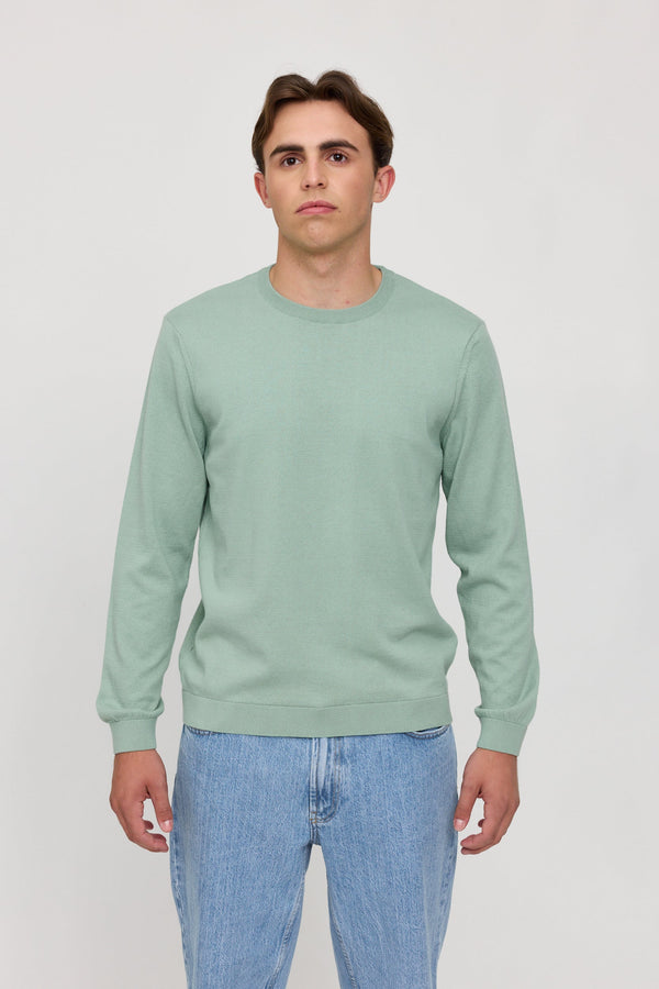 Lennox ist 1,90 und trägt Größe L