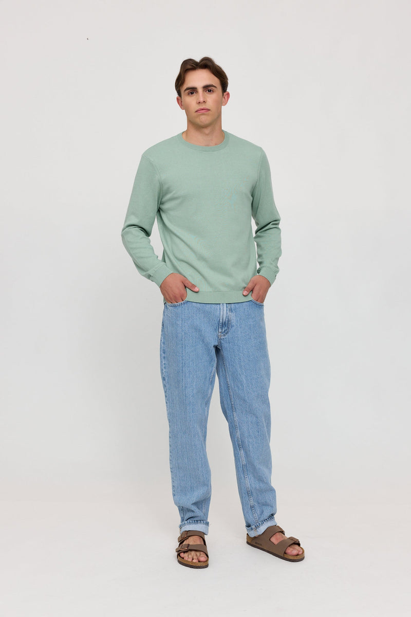 Lennox ist 1,90 und trägt Größe L