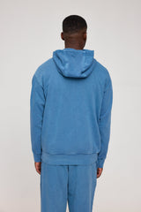 Terence ist 1,90 und trägt Größe L