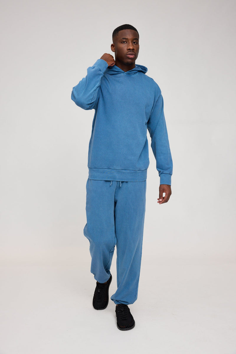 Terence ist 1,90 und trägt Größe L