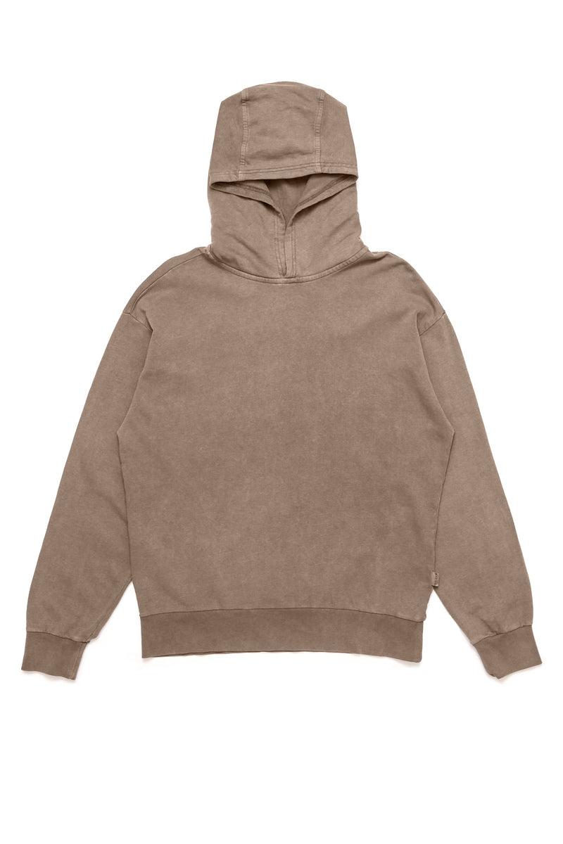 Julia ist 1,78 und trägt Größe S