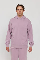 Lennox ist 1,90 und trägt Größe L