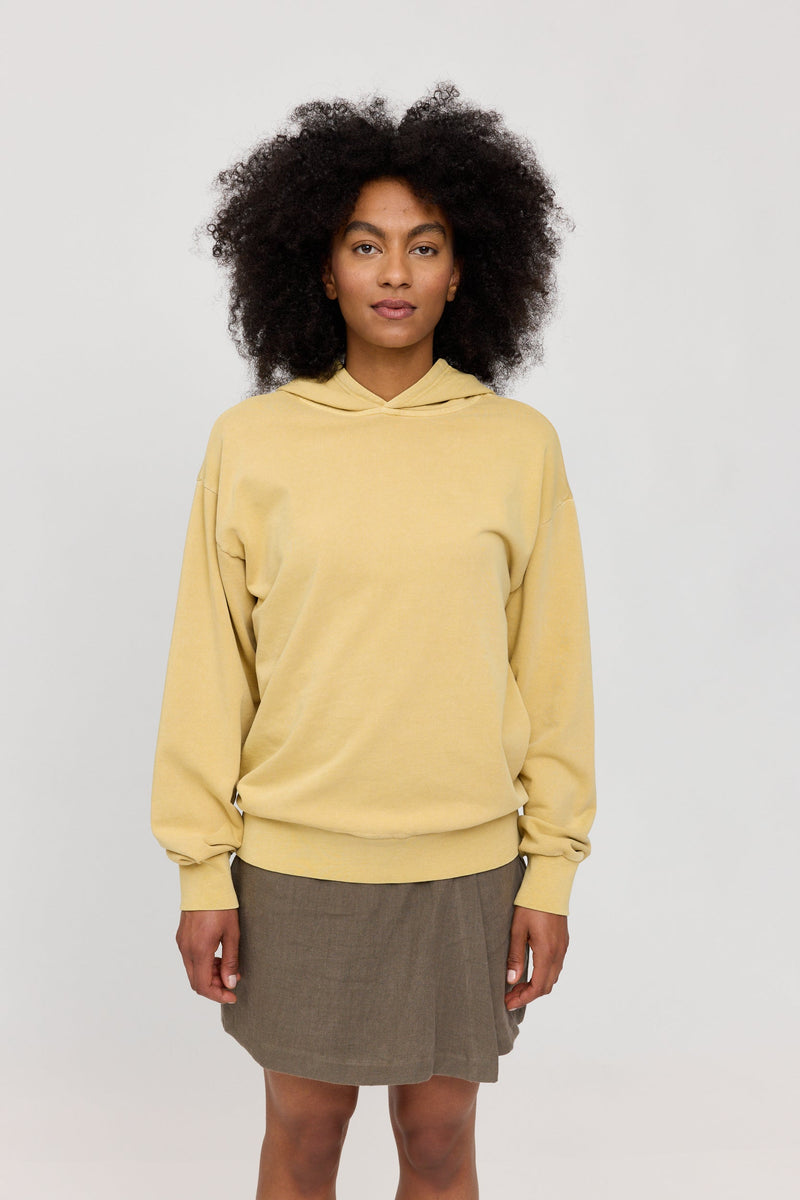 Jade ist 1,75 und trägt Größe S