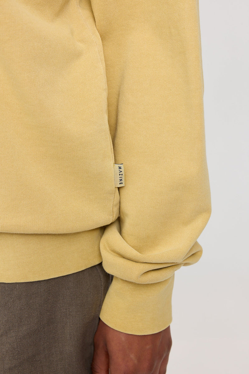 Jade ist 1,75 und trägt Größe S