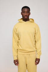 Terence ist 1,90 und trägt Größe L