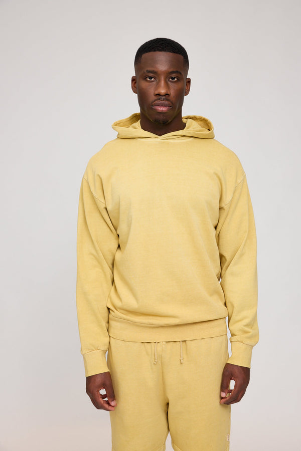 Terence ist 1,90 und trägt Größe L