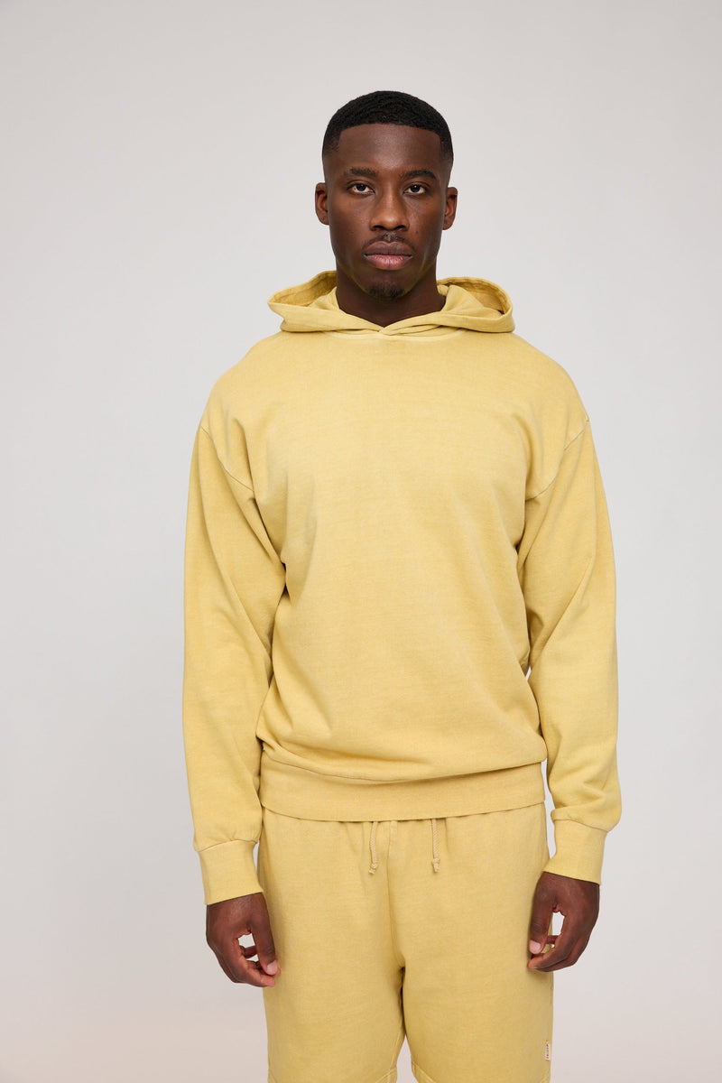 Terence ist 1,90 und trägt Größe L