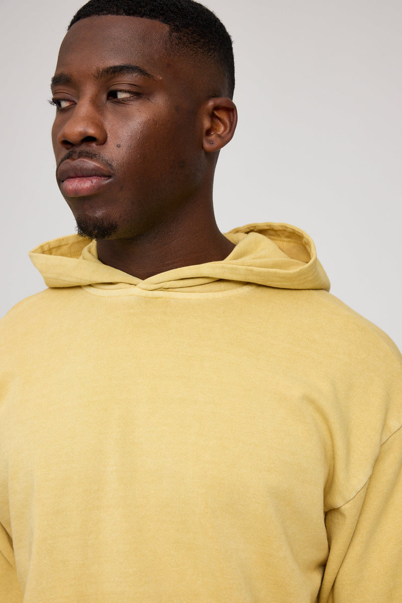 Terence ist 1,90 und trägt Größe L