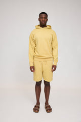 Terence ist 1,90 und trägt Größe L