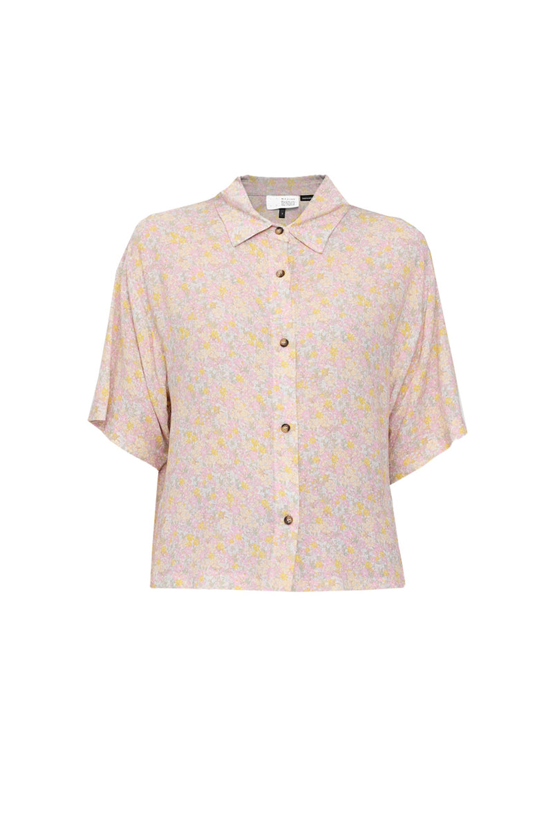 Maren ist 1,75 und trägt Größe S