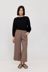 Maren ist 1,75 und trägt Größe S