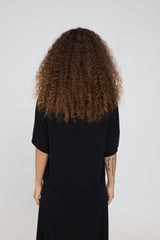 Mandy ist 1,68 und trägt Größe S