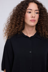 Mandy ist 1,68 und trägt Größe S