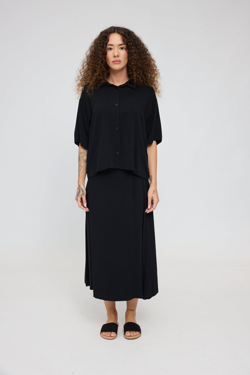 Mandy ist 1,68 und trägt Größe S