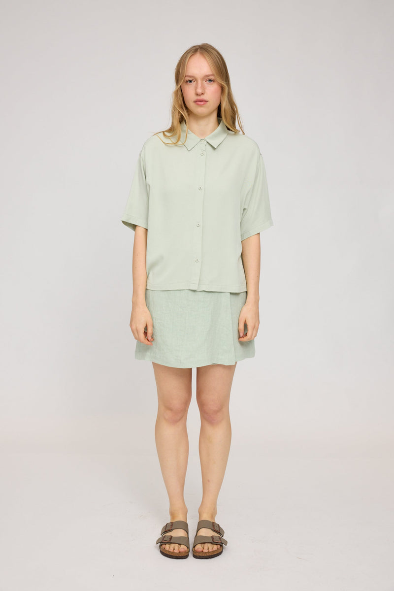 Julia ist 1,78 und trägt Größe S