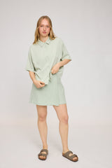 Julia ist 1,78 und trägt Größe S