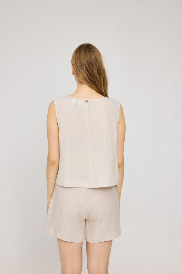 Julia ist 1,78 und trägt Größe S