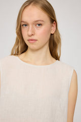 Julia ist 1,78 und trägt Größe S