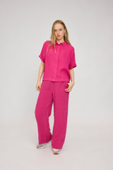 Julia ist 1,78 und trägt Größe S