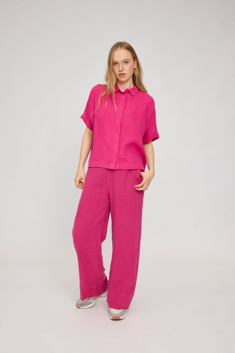 Julia ist 1,78 und trägt Größe S