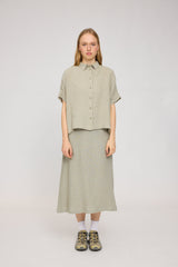 Julia ist 1,78 und trägt Größe S