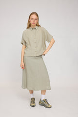 Julia ist 1,78 und trägt Größe S