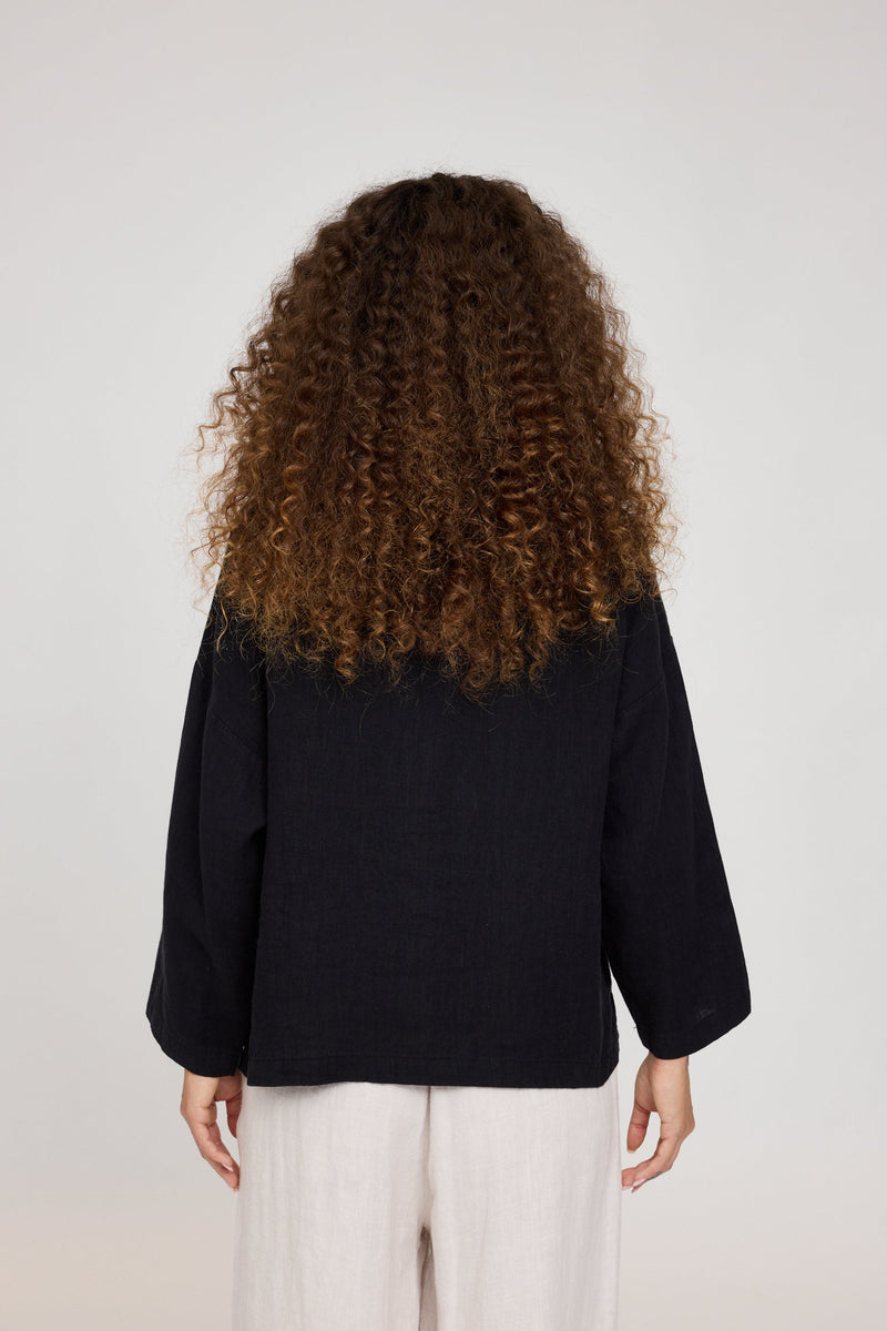 Mandy ist 1,68 und trägt Größe S