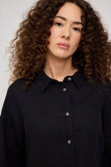 Mandy ist 1,68 und trägt Größe S