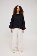 Mandy ist 1,68 und trägt Größe S