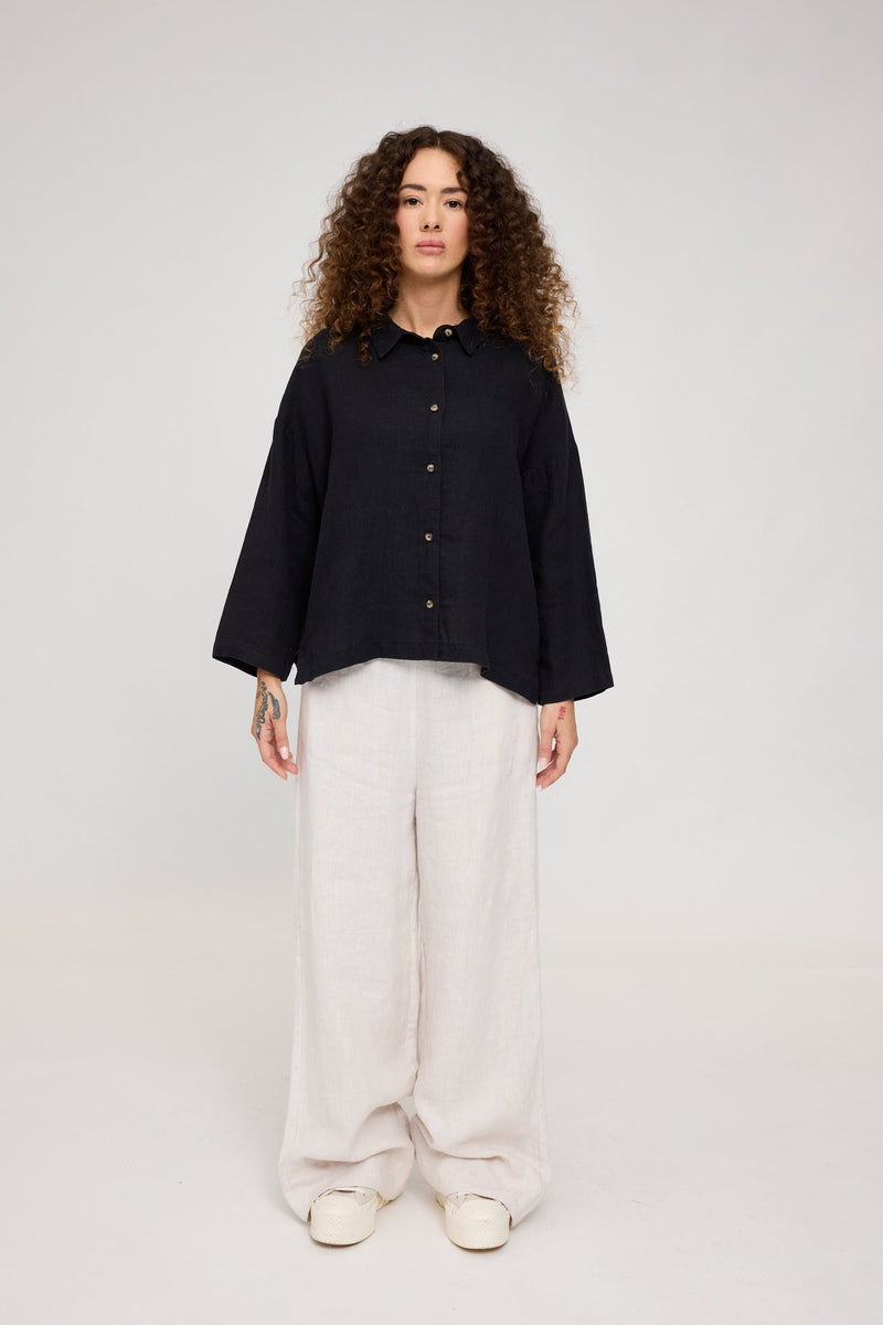 Mandy ist 1,68 und trägt Größe S