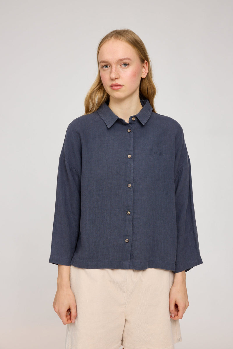 Julia ist 1,78 und trägt Größe S