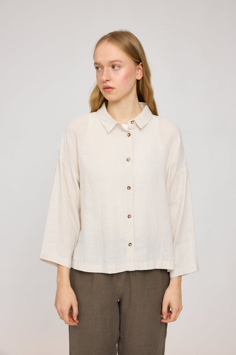 Julia ist 1,78 und trägt Größe S