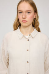 Julia ist 1,78 und trägt Größe S