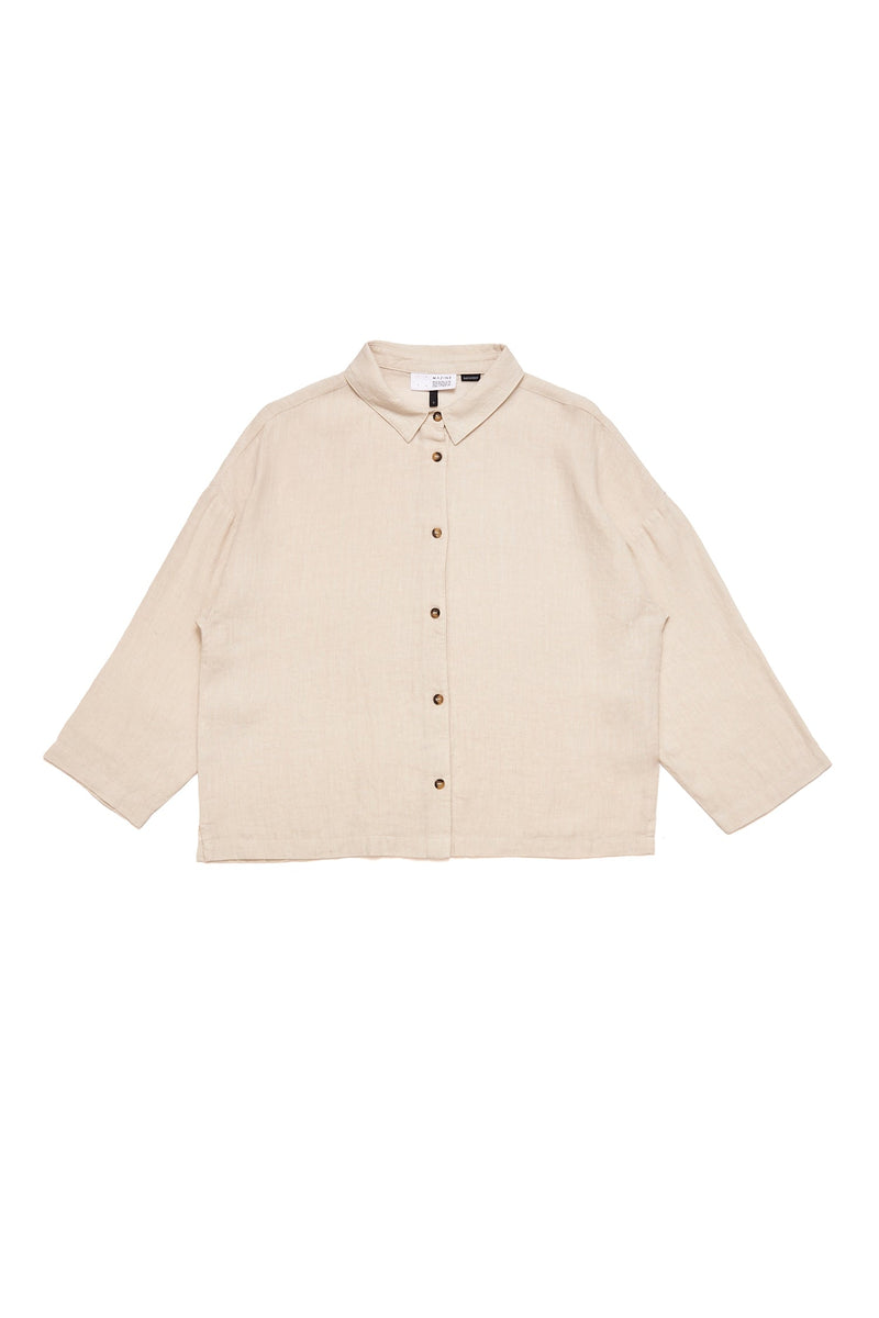 Julia ist 1,78 und trägt Größe S