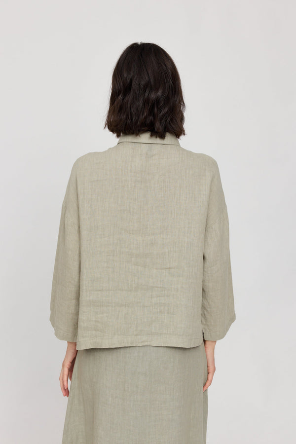 Maren ist 1,75 und trägt Größe S