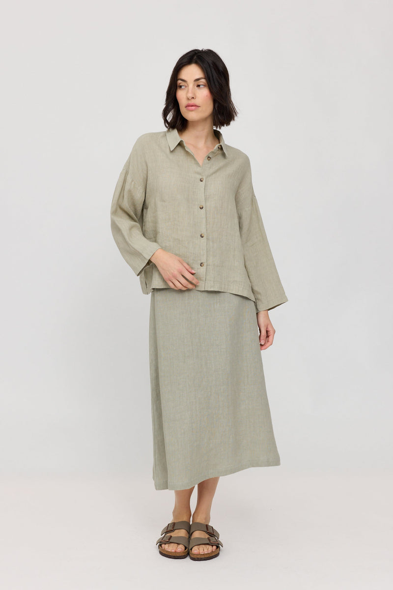 Maren ist 1,75 und trägt Größe S