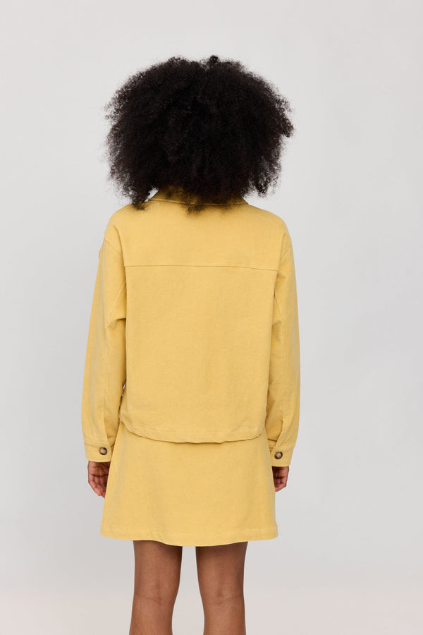 Jade ist 1,75 und trägt Größe S