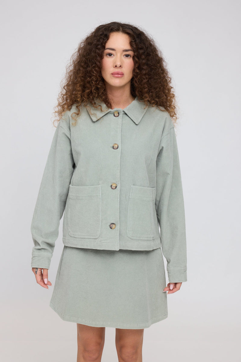 Mandy ist 1,68 und trägt Größe S