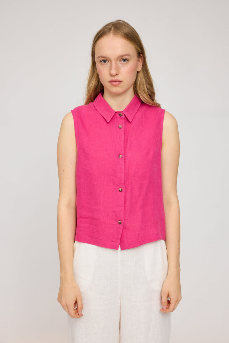 Julia ist 1,78 und trägt Größe S