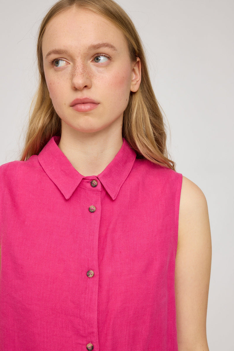 Julia ist 1,78 und trägt Größe S