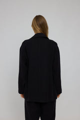 Julia ist 1,78 und trägt Größe S