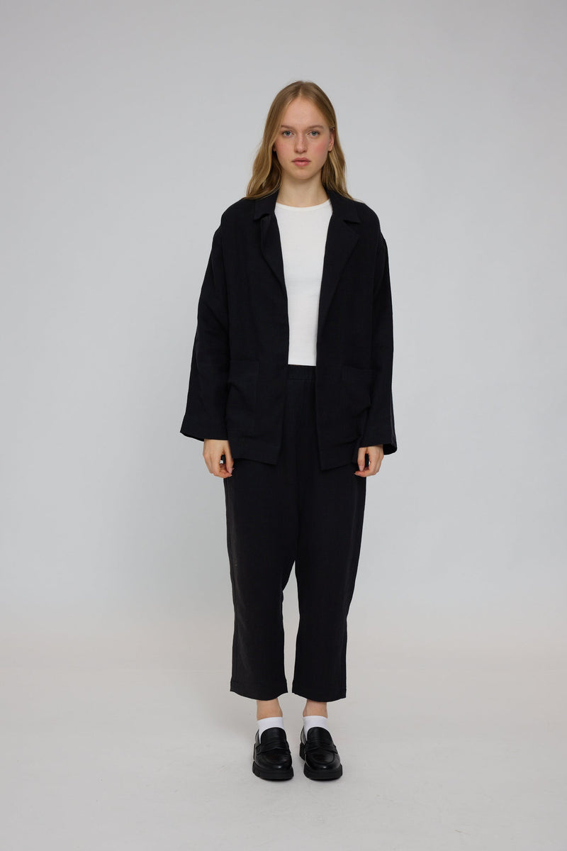 Julia ist 1,78 und trägt Größe S