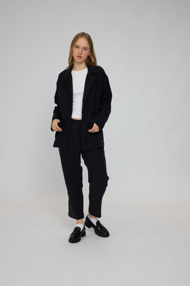 Julia ist 1,78 und trägt Größe S