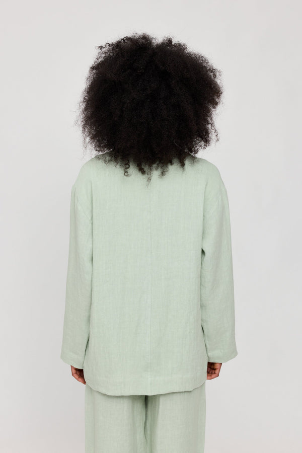 Jade ist 1,75 und trägt Größe S