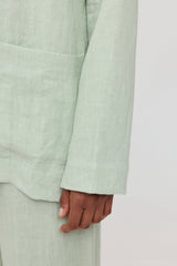 Jade ist 1,75 und trägt Größe S